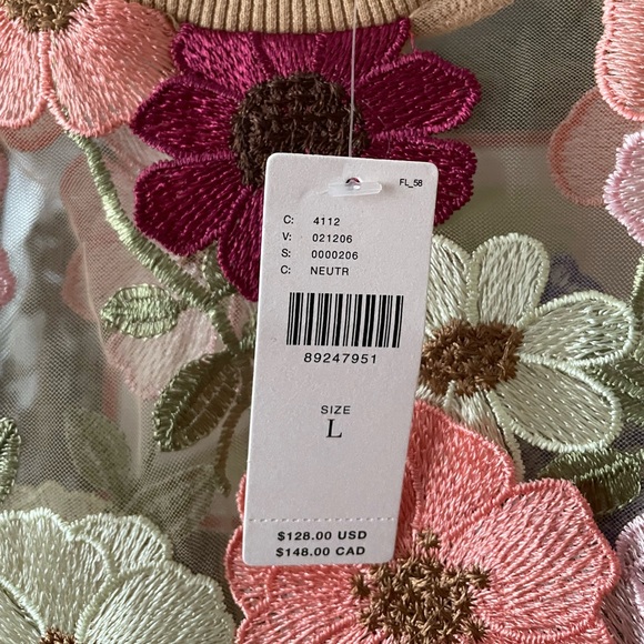 Dolan appliqué sheet tee shirt size large - Picture 4 of 9